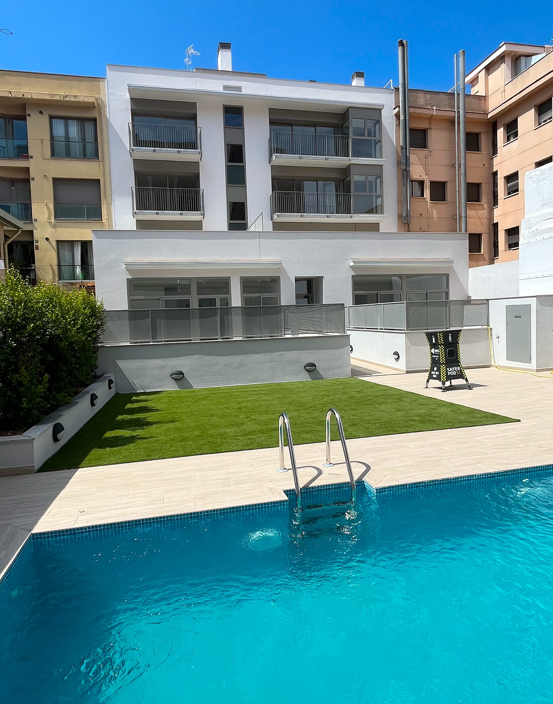 Obra nueva plurifamiliar piscina comunitaria